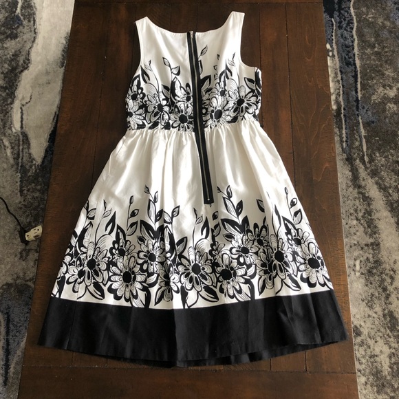 London Times white with black flowers & trim full skirt dress belt sleeveless S8 - Picture 2 of 9